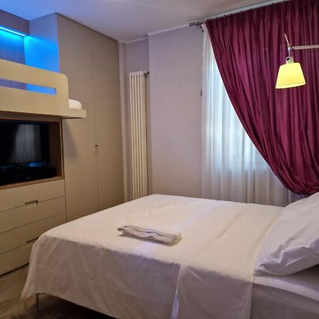 Desenzano Luxury Apartment เดเซนซาโนเดลการ์ดา ภายนอก รูปภาพ