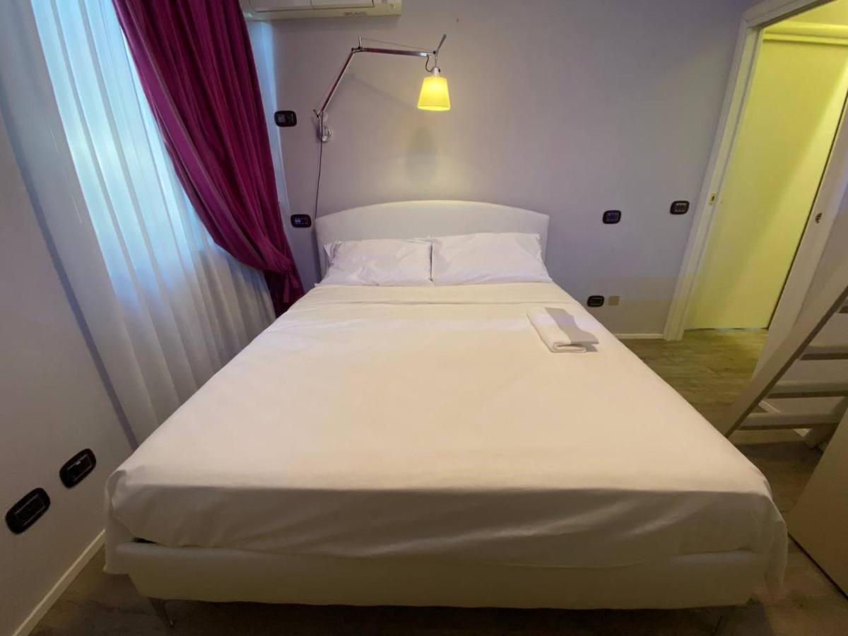 Desenzano Luxury Apartment เดเซนซาโนเดลการ์ดา ภายนอก รูปภาพ