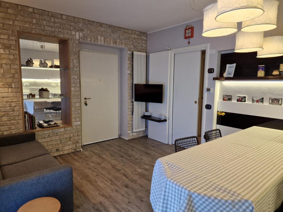 Desenzano Luxury Apartment เดเซนซาโนเดลการ์ดา ภายนอก รูปภาพ