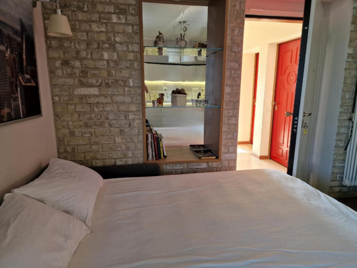 Desenzano Luxury Apartment เดเซนซาโนเดลการ์ดา ภายนอก รูปภาพ