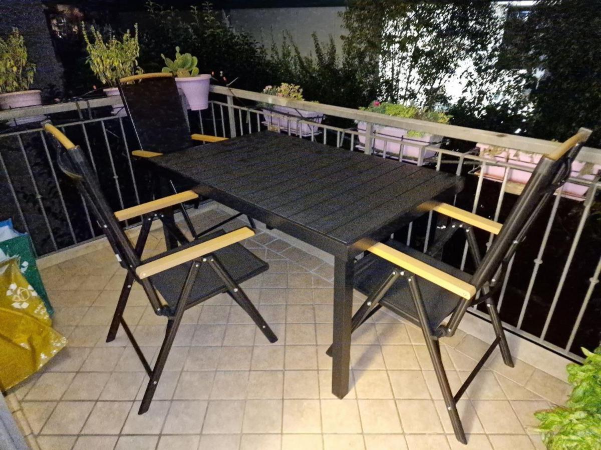 Desenzano Luxury Apartment เดเซนซาโนเดลการ์ดา ภายนอก รูปภาพ